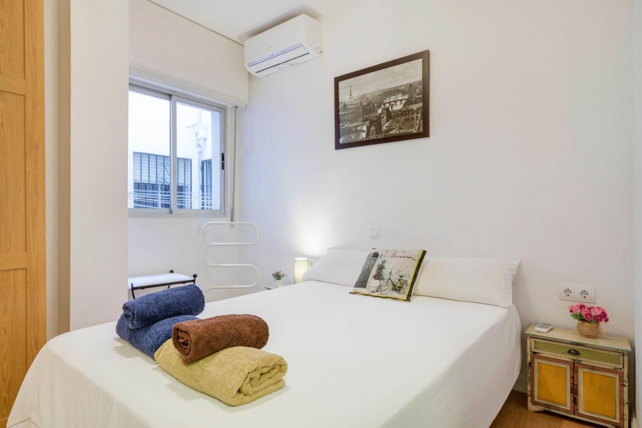 Urbanchicmalaga 3 Bedroom Spacious Quiet Historic Malaga Apt Exterior photo
